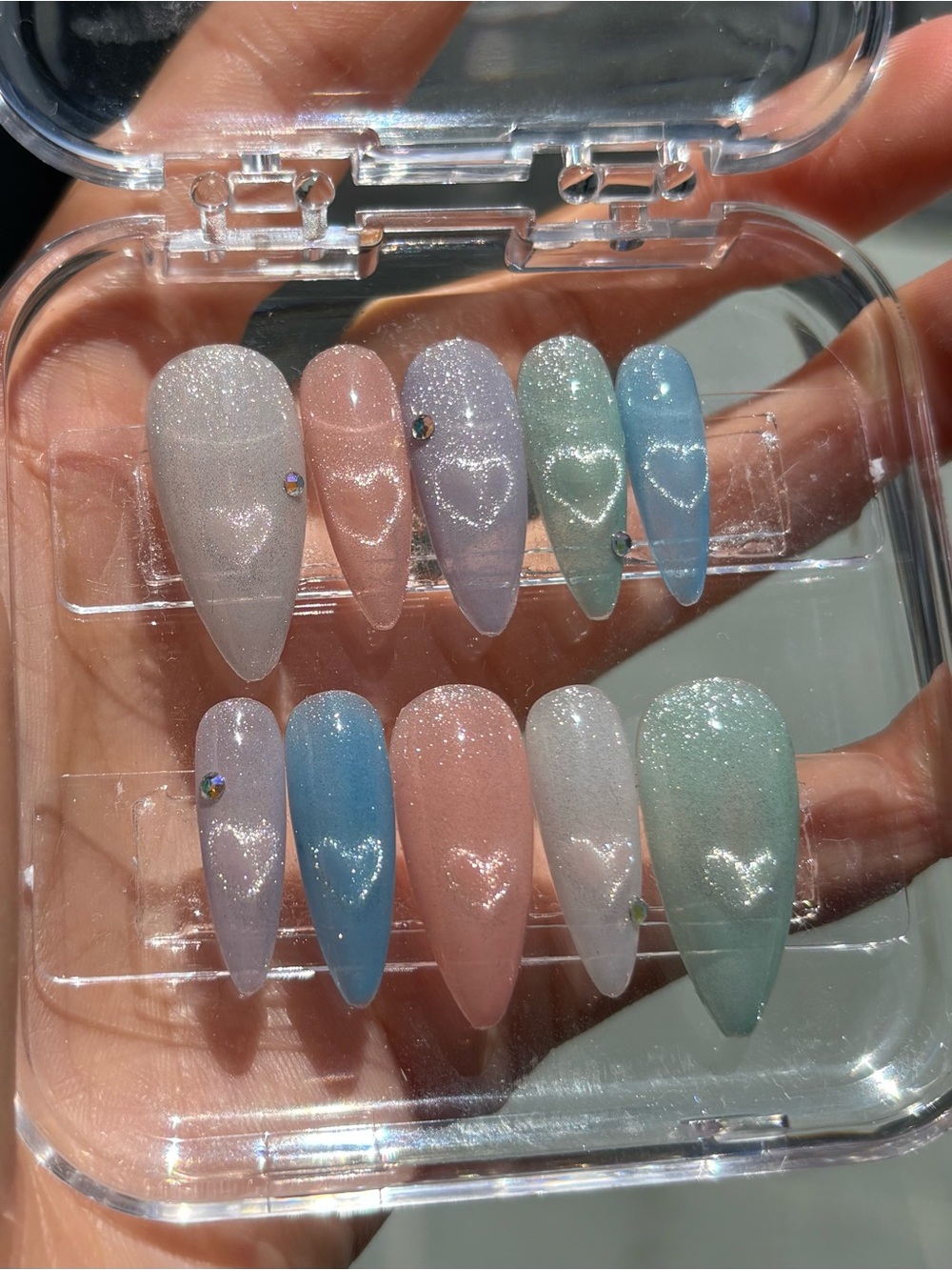 Press-On Nail Set – Pastel Shimmer Heart Accent